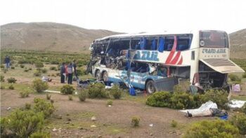 22 muertos y 37 heridos tras accidente de autobuses en Bolivia