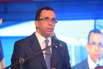 Ministro Andrés Navarro dejará Educación para buscar candidatura presidencial; asegura que su proyecto “está casi listo”