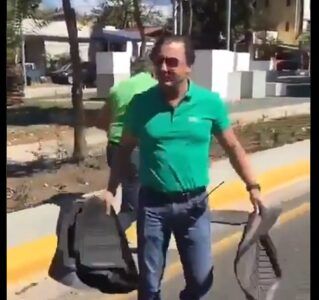 VIDEO: Abel Martínez quita alfombras de parque Hermanas Mirabal colocadas por lavadores de carros