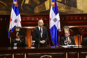 Danilo dispone aumento salario mínimo sector público