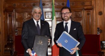 Miguel Vargas suscribe Acuerdo de Extradición con Italia para combatiendo la delincuencia