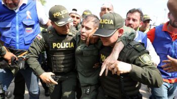 Venezuela: Jornada de entrega de ayuda humanitaria deja más de 60 deserciones y violencia