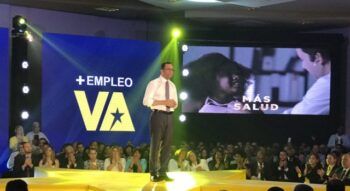 Navarro renuncia como ministro de Educación