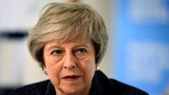 Primera ministra británica Theresa May prometió entregar el Brexit a tiempo