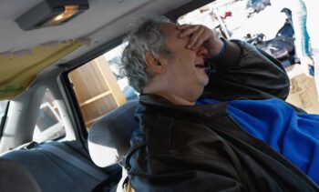 ¿Llorar dentro del carro ayuda a perder peso?