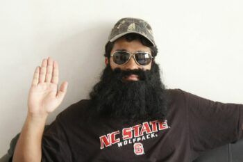 Un joven indio demanda a sus padres por traerle al mundo sin su consentimiento