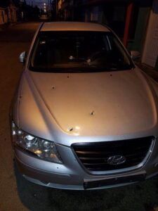 Desconocidos tirotean vehículo de alcaide de la Fortaleza Olegario en Nagua