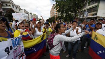 Venezuela: Oposición y oficialismo vuelven a las calles, en medio de fallas eléctricas