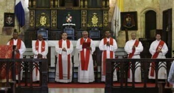 Iglesia critica a quienes pretenden continuar en sus cargos sin importarles la Constitución