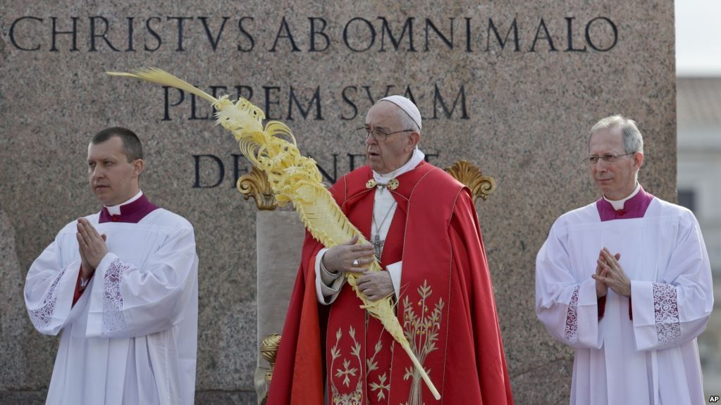 El papa Francisco afirmó que cualquiera que «descarte» a los homosexuales «no tiene un corazón humano»