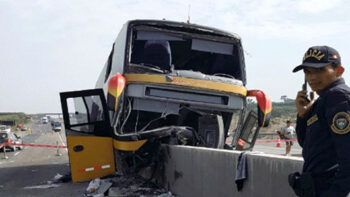 Murieron ocho seguidores de Alan García que iban a despedir sus restos cuando chocó su autobús