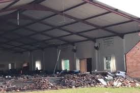 Se derrumbó una iglesia de Sudáfrica en el Jueves Santo: al menos 13 muertos