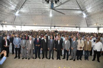 Leonel recibe apoyo de 12 exjefes de la Policía