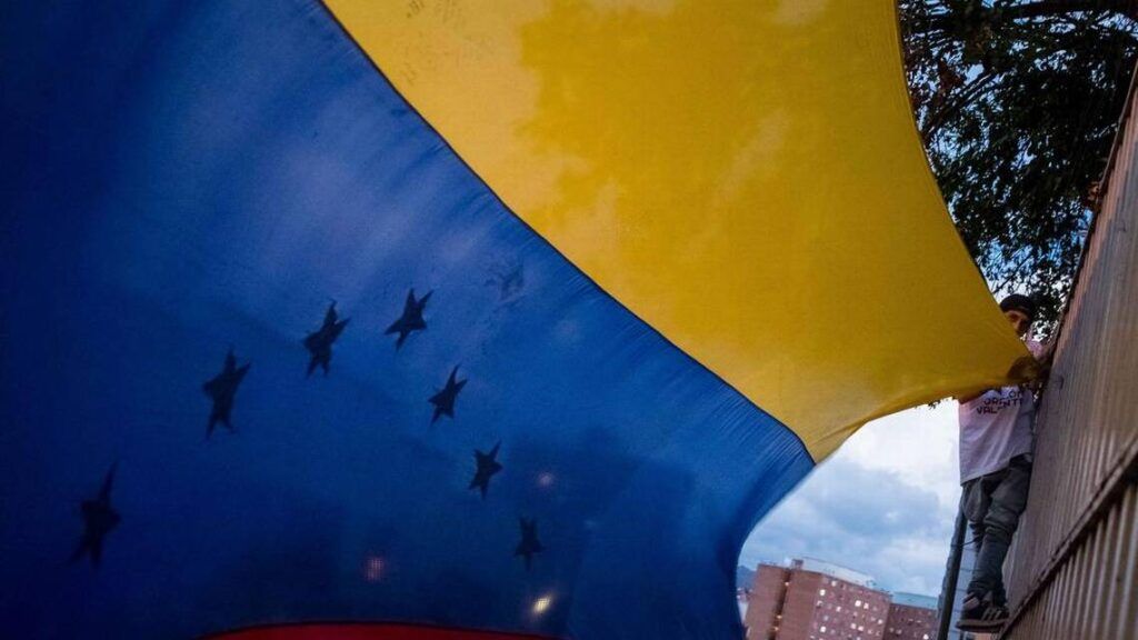 Maduro insta al diálogo y Guaidó rechaza tratos con «dictadura» en Venezuela