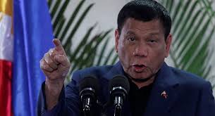 Cucaracha interrumpe discurso del presidente de Filipinas