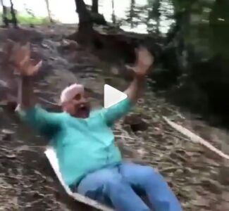 Jaime David se tira en una yagua