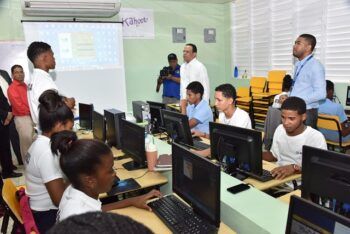 Ministro Peña Mirabal llama a recuperar el sentido humano en la educación