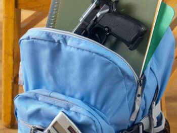 Apresan estudiante de 13 años con una pistola en una escuela de Santiago