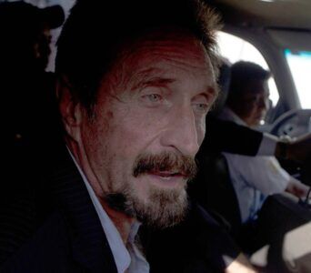 Fue puesto en libertad al magnate John McAfee, quien fue arrestado en RD