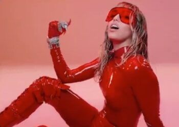 Miley Cyrus confiesa aún se siente atraída por las mujeres