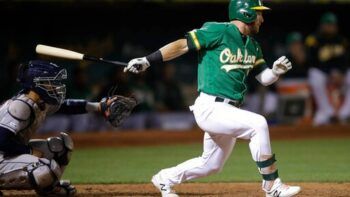 Atléticos superan a Astros en el 13ro, se acercan al playoff