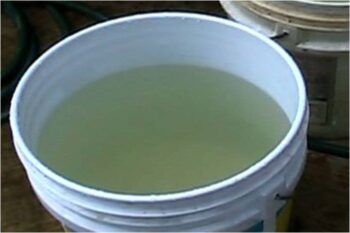 Muere niño ahogado en una cubeta