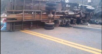 18 muertos y 17 heridos en Bolivia tras el vuelco de un camión