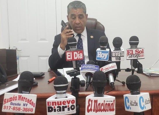 Adriano Espaillat llama irresponsable presidente JCE