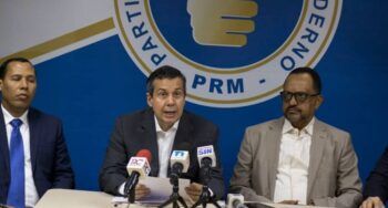 PRM denuncia irregularidades en 35 licitaciones de compras del Salud Pública