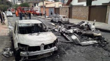 Avioneta cae sobre unos vehículos matando tres personas en Brasil