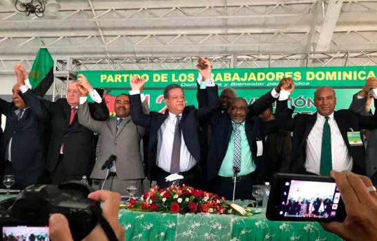 Leonel Fernández es proclamado candidato presidencial por el PTD