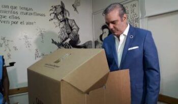 Abinader llama a población a votar; afirma los mejores tiempos de RD están por venir