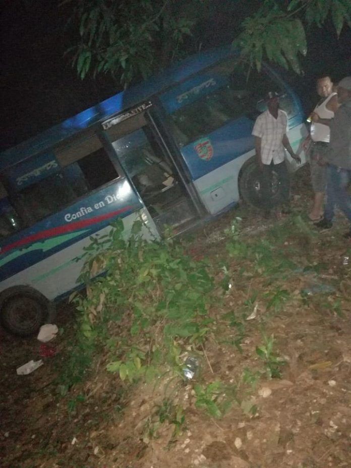 Siete evangélicos heridos tras accidente de autobús en Bayaguana
