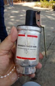 Se roban bombas lacrimógenas de un destacamento