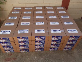 Cristian Castro entrega ayudas a familias de escasos recursos