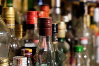 Licencias para venta de alcohol constituyen un incentivo al comercio ilícito