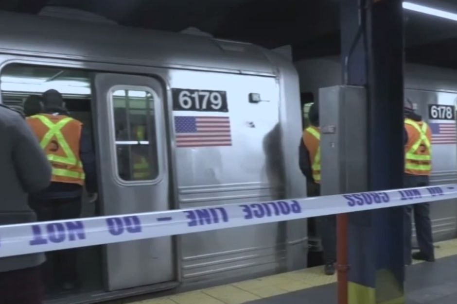 Dos mujeres borrachas caen a vías del Subway en Brooklyn