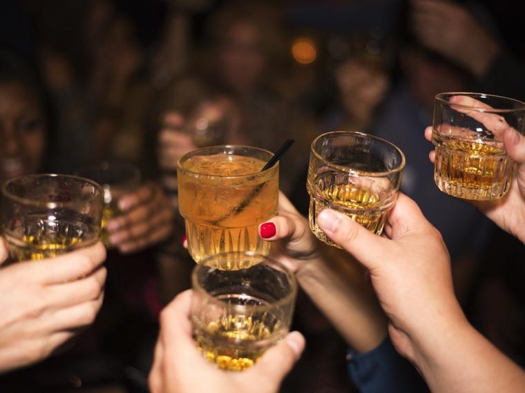 Desde hoy y hasta el 7 de enero Levantan restricción a horario venta de bebidas alcohólicas