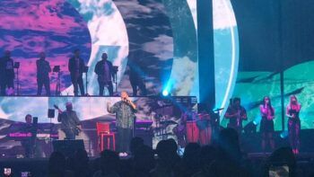 Ricardo Montaner derrocha romanticismo en el Palacio de los Deportes