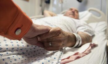 Prohíben «morir en sus casas» los fines de semana y días festivos