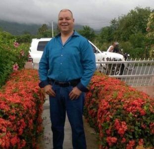 Hombre muere durante partido entre Aguilas y Licey