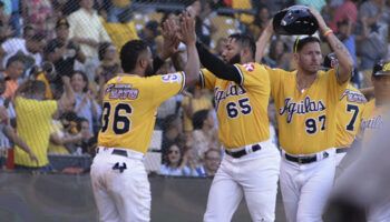 Águilas derrotan al Escogido