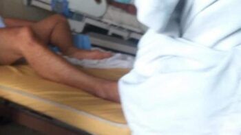 Operan hombre tras durar una semana con pene erecto