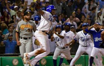 Partido entre Águilas y Licey continuará este sábado luego de suspenderse a las 3:27 de la madrugada por lluvia
