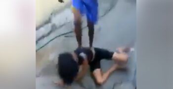 Hombre que agredió a su pareja es buscado por la policía