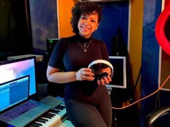 Juliana regresa a los estudios de grabación