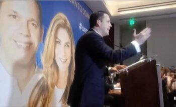 Hugo Beras apoya a Carolina Mejía tras renunciar a candidatura por el PRD