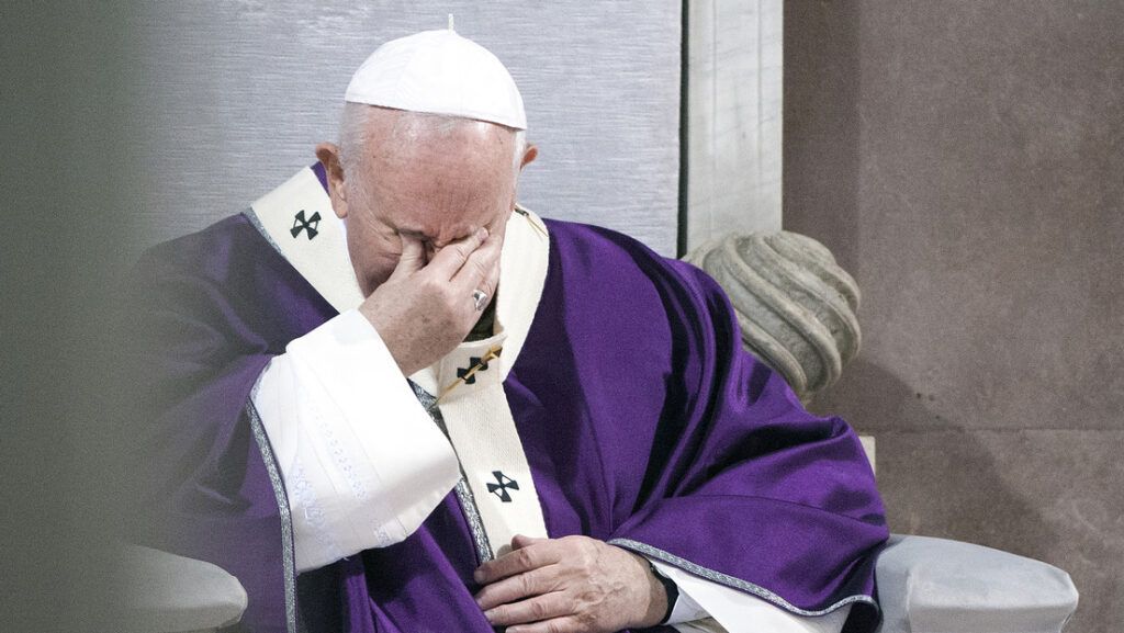 El papa Francisco esta aquejado de salud