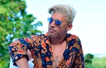 El Poeta Callejero ahora es rubio