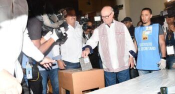 Hipólito ejerce su derecho al voto en el Archivo General de la Nación